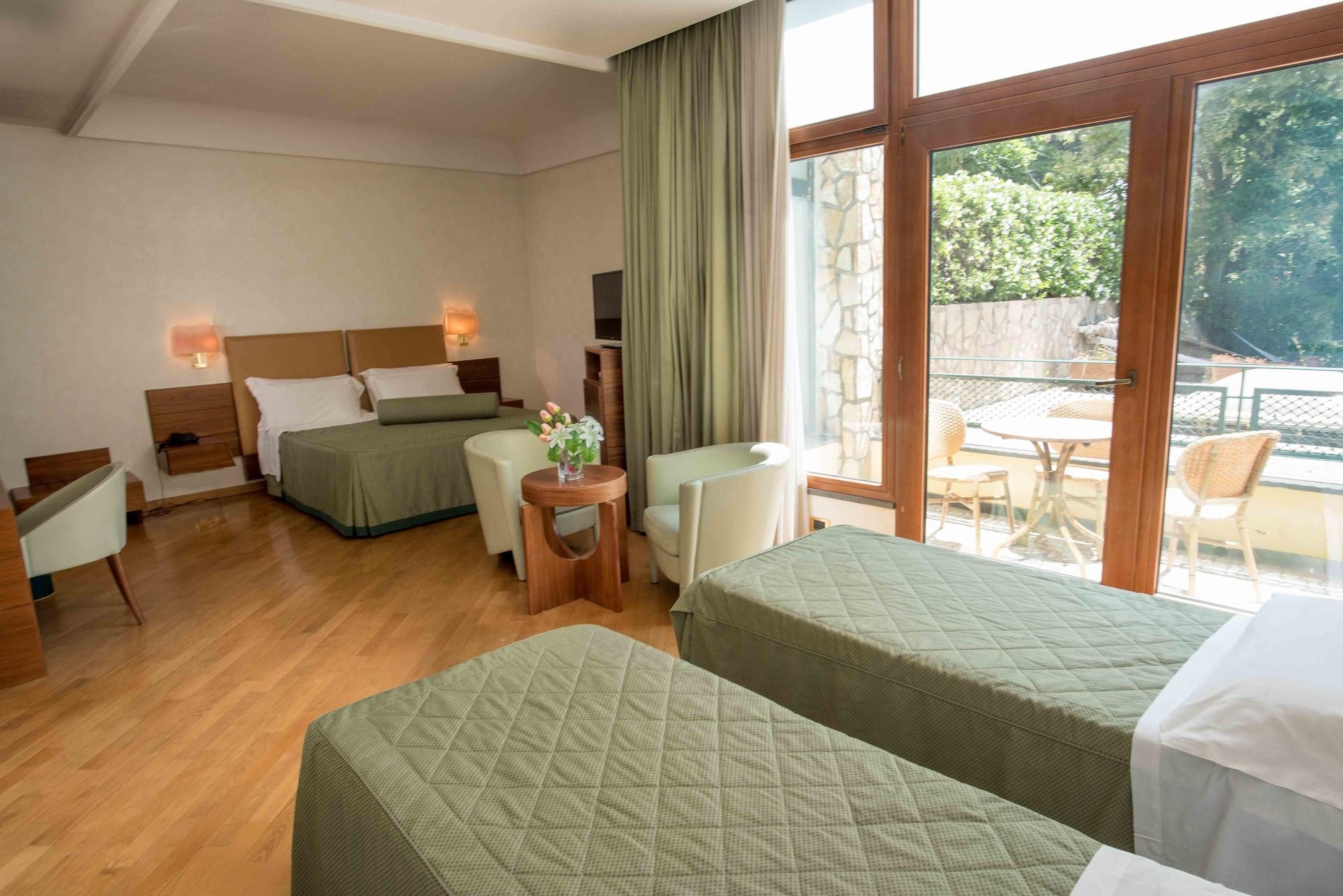 Resort Palace & 4*