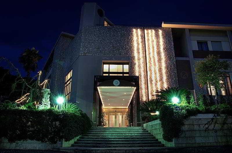 Resort Palace & 4*